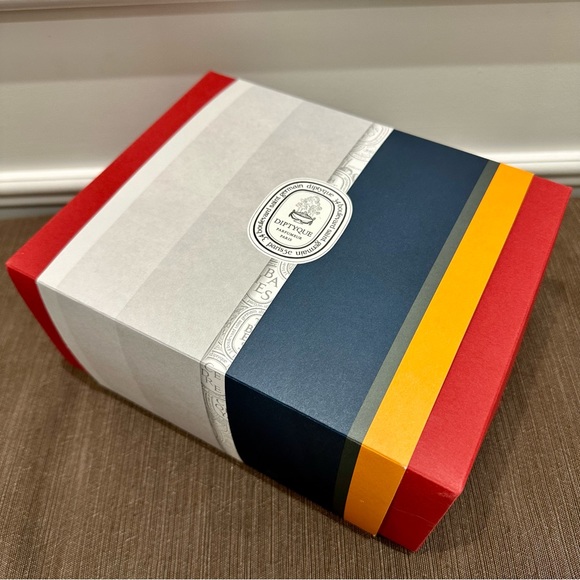 Authentic Diptyque gift box with sleeve - Picture 3 of 10